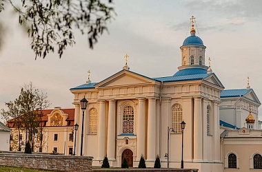 Фото: Православные верующие празднуют Успение Пресвятой Богородицы