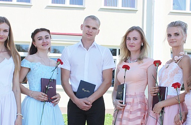 Фото: Молодые специалисты сферы образования Свислоччины
