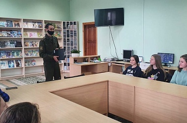 Фото: Перед учащимися выступил военный комиссар
