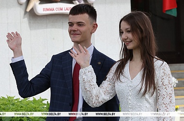 Фото: Выпускные вечера для одиннадцатиклассников пройдут сегодня в Беларуси