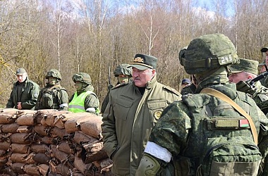 Фото: Проверка боеготовности, космическая держава и приоритет приоритетов. Главное из недели Президента