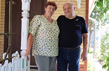 Фото: “Мы тут душою спачываем”. Міхаіл і Ганна Качаржук аднавiлi бацькоўскую хату ў вёсцы Міхалкі 