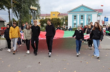 Фото: «Мир и единство – сила народа». В Свислочи состоялся митинг, посвященный Дню народного единства