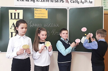 Фото: Новодворская школа вчера и сегодня