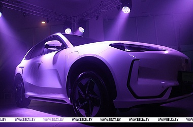 Фото: В Беларуси презентовали первый собранный в стране электромобиль Geely EX5