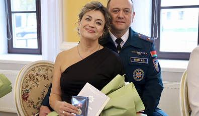 Фото: Нагрудный знак за надежный тыл вручили свислочанке в Гродно