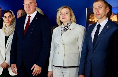Фото: Принцесса Султаната Оман Мона бинт Фахад Аль Саид привезла в Гродно выставку традиционного серебра