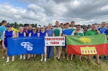 Фото: Свислочане сыграли в болотный футбол