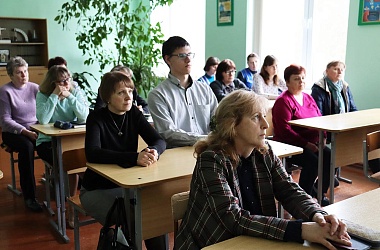 Фото: Заместитель председателя Свислочского райисполкома Юрий Куликов встретился с коллективом Новодворской средней школы