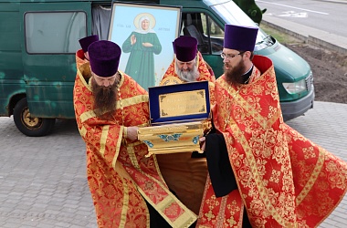 Фото: ﻿В храм Рождества Пресвятой Богородицы в Свислочи доставлен Ковчег с частицей Плата Пресвятой Богородицы и Ковчег с частицей мощей блаженной Матроны Московской