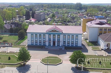 Фото: Рассмотрено в райисполкоме. "Словом можно полки за собой повести"