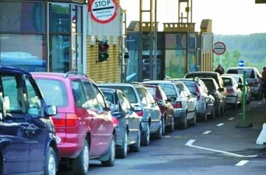 Фото: Нужна ли доверенность для выезда за границу за рулем чужого авто? Погранслужба разъясняет