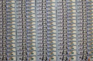 Фото: Россиянин хотел обменять в одном из банков Слонима более 30 тысяч поддельных долларов