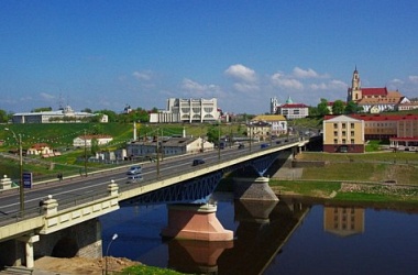 Фото: Водитель автобуса №21, который прыгнул с моста в Неман, пришел в сознание в БСМП. Томограф показал перелом ребер