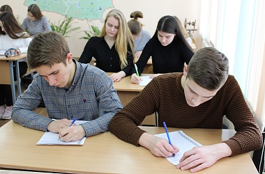 Фото: Гродзенскі абласны дыктант напісалі ў СШ №2  