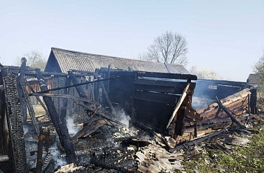 Фото: В г.п. Порозово произошел пожар хозпостройки