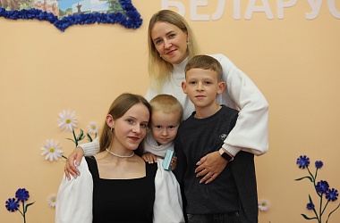 Фото:   Три привета от аиста!