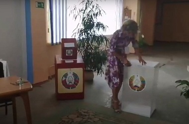 Фото: Опечатывание ящика и урны для проведения основного голосования на Цагельникском участке № 3 (видео)