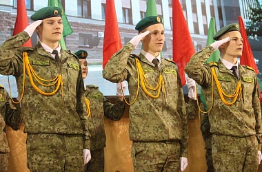 Фото: Учащиеся военно-патриотического класса средней школы №3 им. В.М. Усова произнесли слова клятвы в Гродненской пограничной группе
