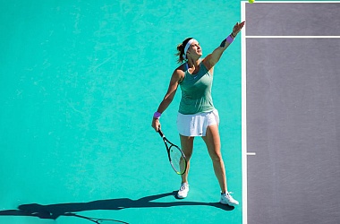 Фото: Sabalenka, Mertens earn 2021 Australian Open doubles title