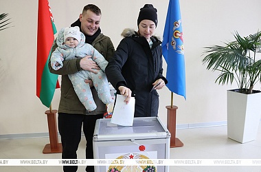 Фото: ЦИК: явка избирателей на выборах депутатов на 12.00 составила 50,97%