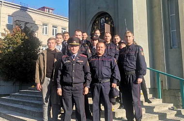 Фото: Фотофакт: ﻿Сотрудники Свислочского РОВД посетили храм Рождества Пресвятой Богодорицы г. Свислочь, где приклонились к воссозданному кресту преподобной Ефросинии Полоцкой