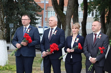 Фото: Торжественный митинг, приуроченный ко Дню Независимости и 82-й годовщине освобождения Беларуси от немецко-фашистских захватчиков, прошел в Свислочи