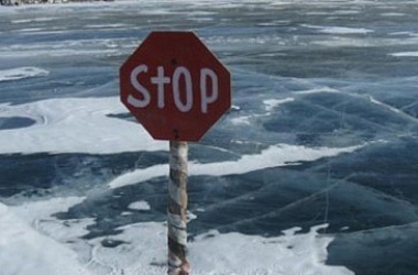 Фото: Тонкий лед: выход на реки и водоемы небезопасен