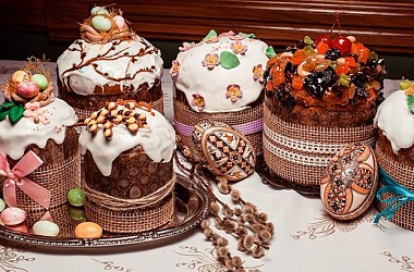 Фото: Велікодныя віншаванні біскупа Аляксандра Кашкевіча вернікам Гродзенскай дыяцэзіі