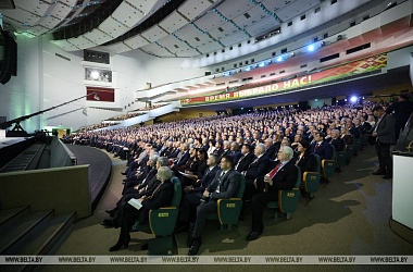Фото: "Копейку какую-то студентам можно платить". Лукашенко предложил подумать над мотивацией к обучению на производстве