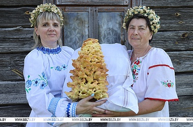 Фото: Особая печка, валок и терпение. Узнали секреты приготовления порозовской банкухи