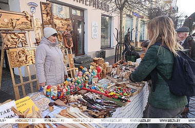 Фото: Банкуха, кузнечный мех и дубовые бочки. Чем удивляет ярмарка мастеров "Казюкi" в Гродно