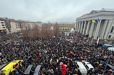 Фото:  Массовая акция протеста проходит в литовском Вильнюсе