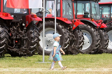 Фото: Belagro expo opens in Great Stone park