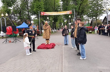 Фото: В Свислочи на площади имени К. Маркса состоялось литературно-музыкальное представление, посвященное 80-летию Победы советского народа в Великой Отечественной войне