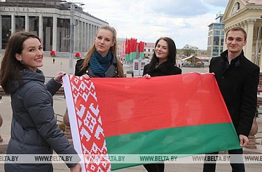 Фото: В Беларуси празднуют День Государственного герба и Государственного флага