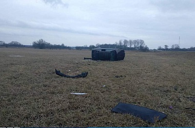 Фото: Под Берестовицей автомобиль слетел в кювет. Двух 17-летних пассажиров госпитализировали
