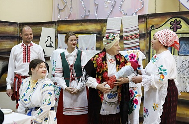 Фото: Фрагмент абрада “Хрэсьбіны” паказаў фальклорны калектыў “Крынічанька”