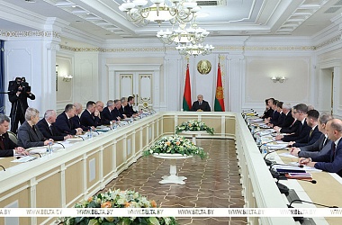 Фото: Александру Лукашенко представили два варианта программы пятилетки, но без консенсуса. Какие вопросы ставит Президент?