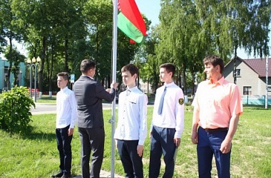 Фото: Пусть свободно реет национальный флаг!