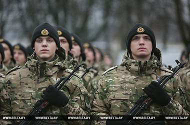 Фото: От солдата к офицеру. Внутренние войска Министерства внутренних дел отмечают 108-летие со дня образования