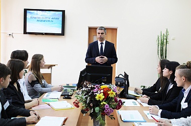 Фото: В праздничных мероприятиях, приуроченных ко Дню учителя, принял участие председатель Свислочского райисполкома Александр Версоцкий (+видео)