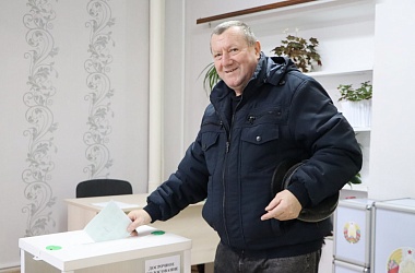 Фото: День четвертый. Гагаринский участок для голосования № 1: активность избирателей не падает