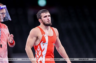 Фото: Tokyo 2020: Belarus' Mahamedkhabib Kadzimahamedau into Men's Freestyle 74kg semifinal