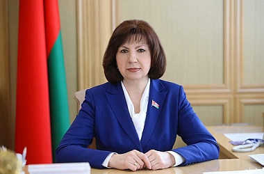 Фото: Поздравление председателя Совета Республики Национального собрания Республики Беларусь Натальи Кочановой с Днем народного единства