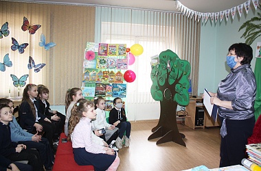 Фото: В Свислочской детской библиотеке состоялось открытие Недели детской книги  «Лучших книг открыты вам страницы»