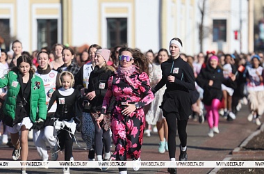 Фото: Около 400 жительниц Гродно вышли на "Забег красоты" в преддверии 8 Марта