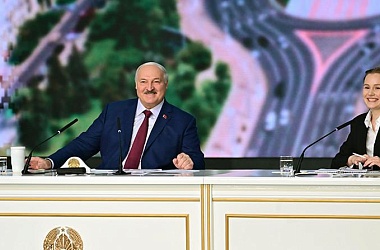 Фото: Миллионы - за, Александр Лукашенко-мотиватор, настольная книга и жара на льду. Итоги недели Президента